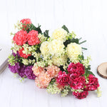 bouquet artificiel fleurs rouge rose blanc violet moderne intérieur décoration mariage festive
