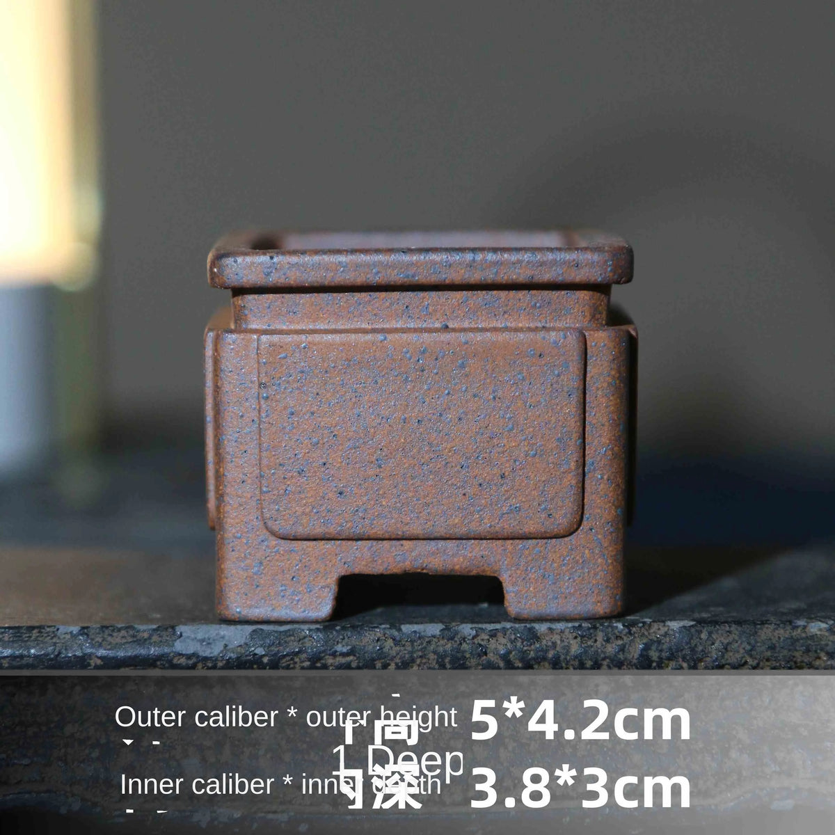 Pot bonsaï argile marron texture gréseuse motifs géométriques classique rustique fleur plante verte décoration
