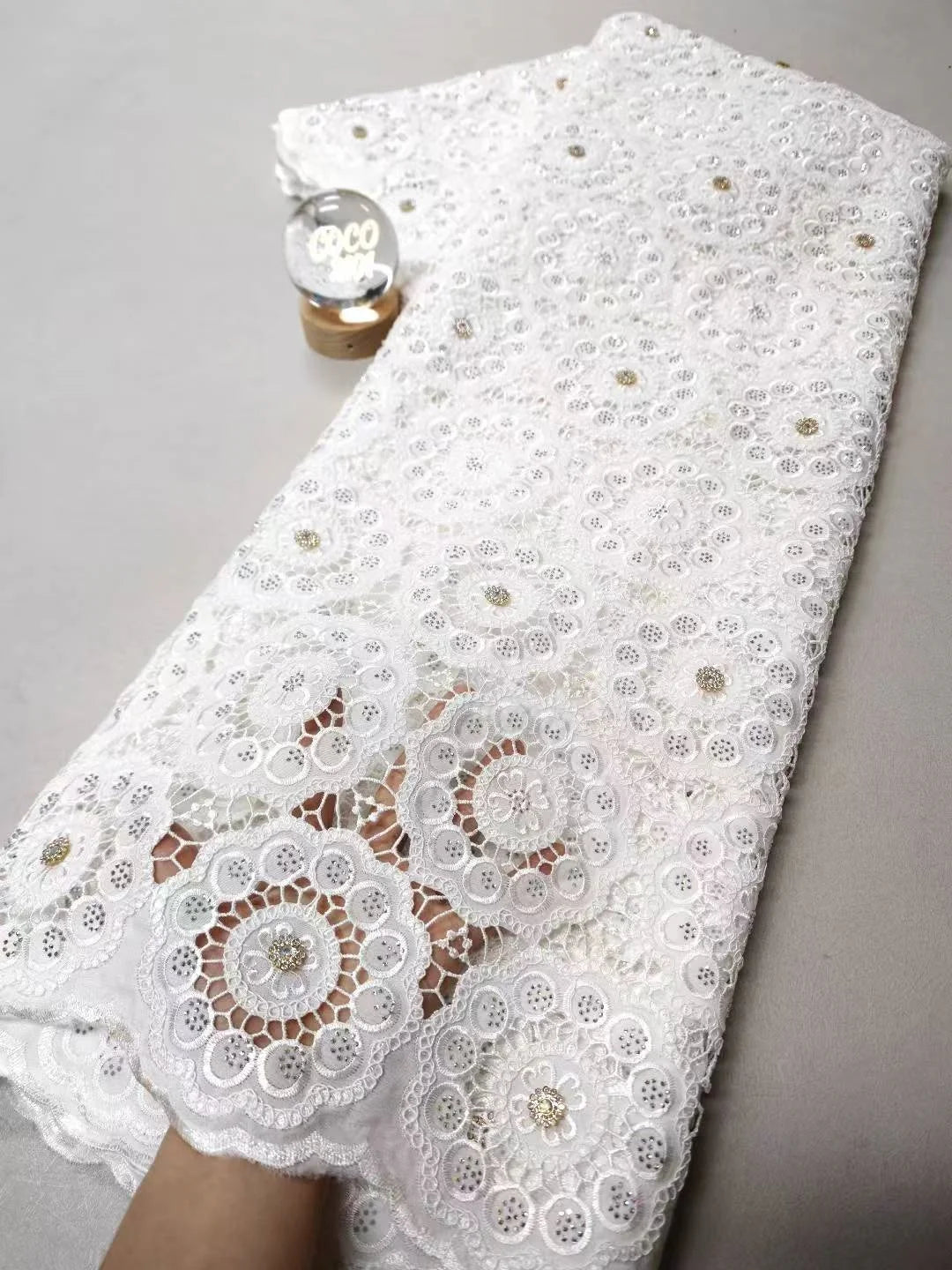 tissu dentelle polyester coton fleurs couleurs blanc rose vert jaune occasion mariage classique