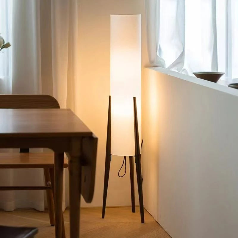 lampe sol moderne abat jour tissé pieds bois blanc ampoules led blanc bois foncé
