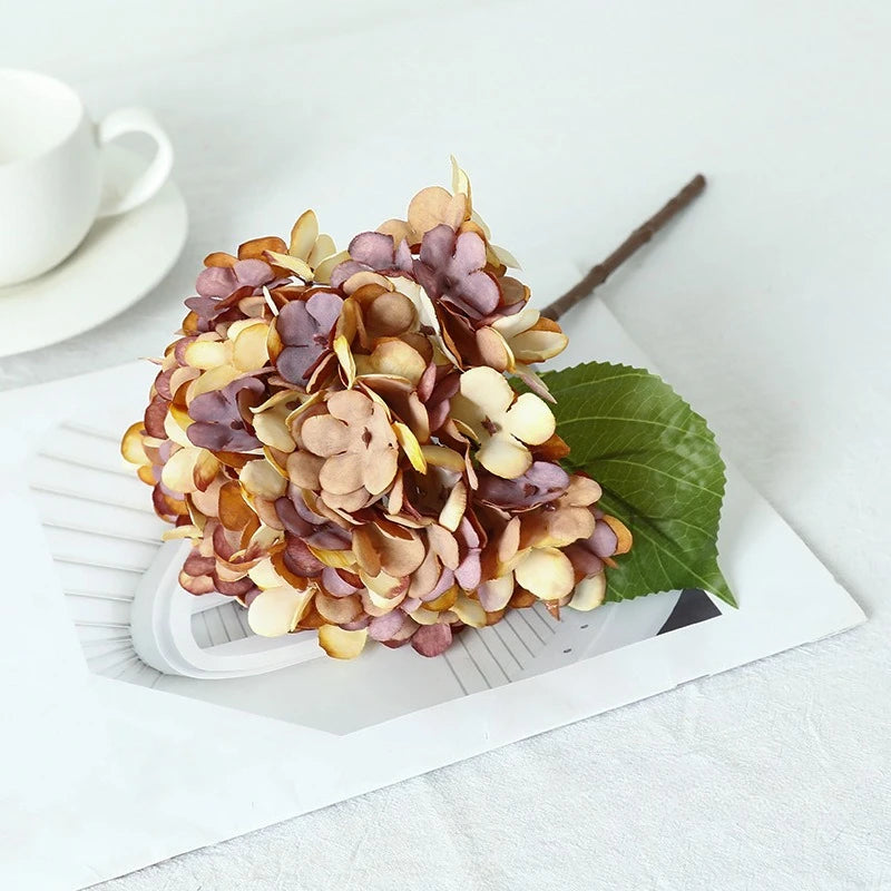 décoration intérieure hortensia artificiel bouquet soie blanc rose vert marron moderne minimaliste