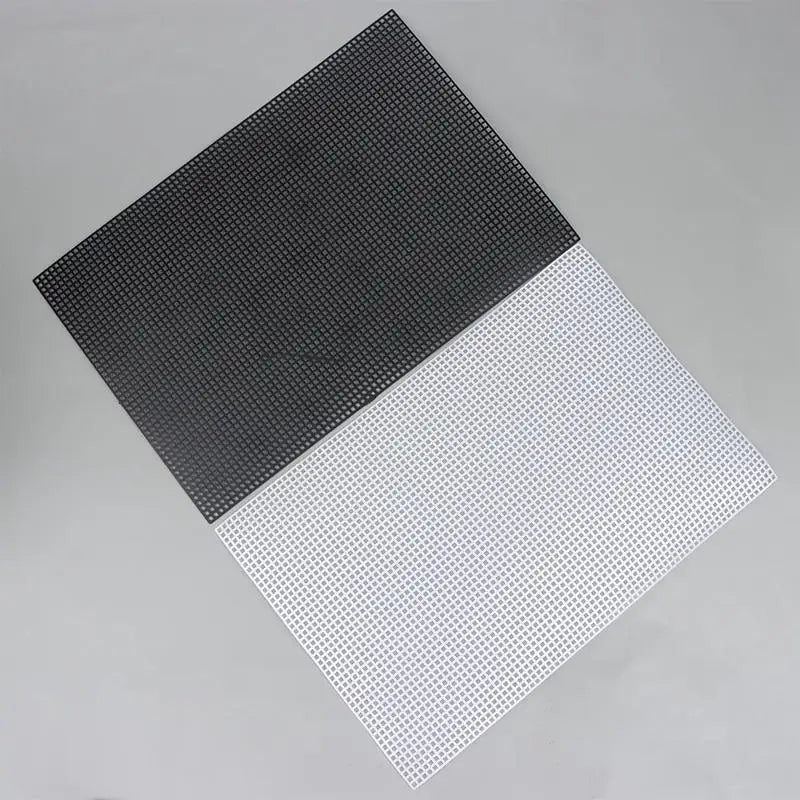 grille perforée moderne noir blanc plastique travaux manuels couture broderie tissage