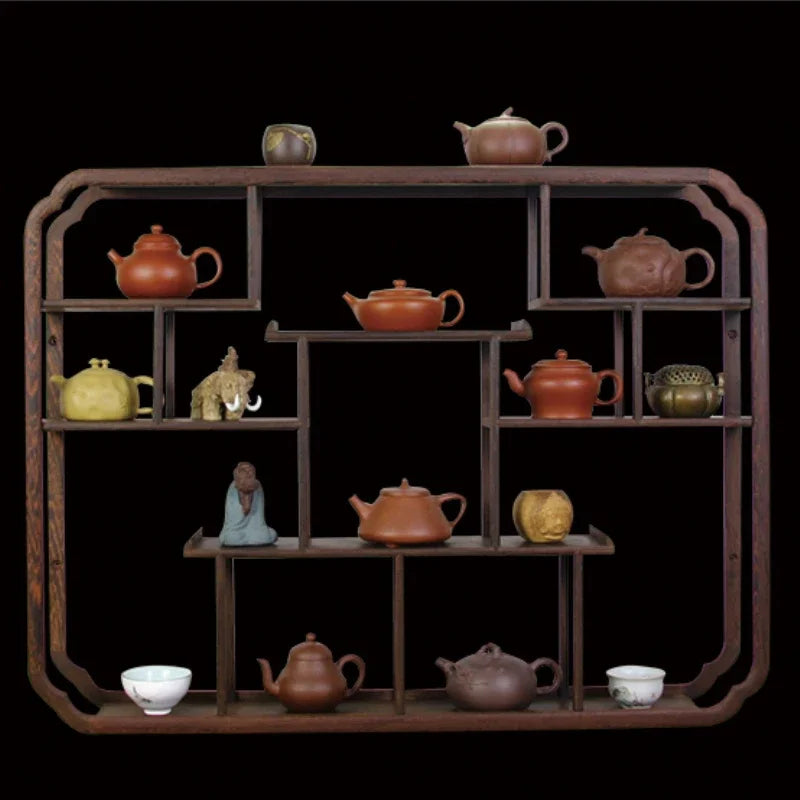 étagère murale bois sculpté classique marron statuettes théières vases tasses rangement cuisine déco