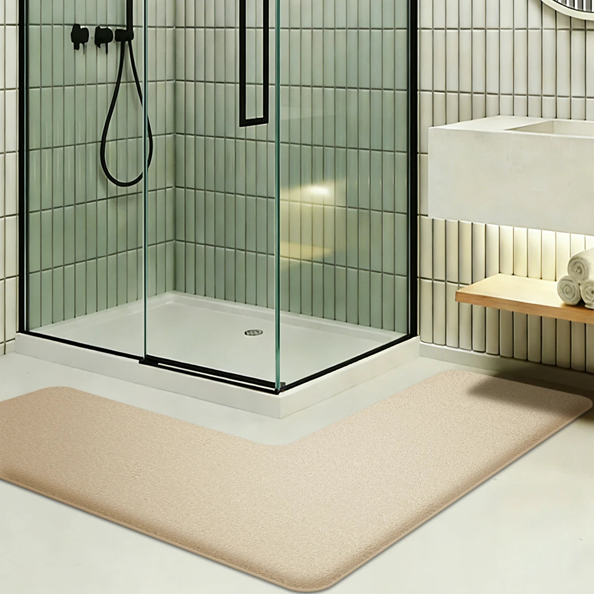 tapis bain gris moderne points noirs fond blanc doublure moelleuse taille 150x75cm