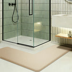 tapis bain gris moderne points noirs fond blanc doublure moelleuse taille 150x75cm