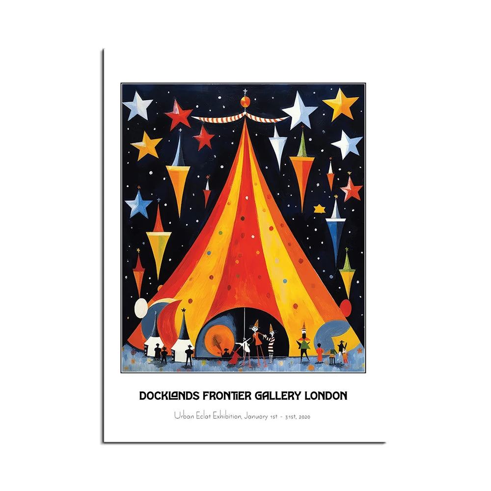 L'image montre une scène de nuit magique avec un grand tente colorée et des personnages autour, ainsi que des étoiles brillantes dans le ciel sombre.