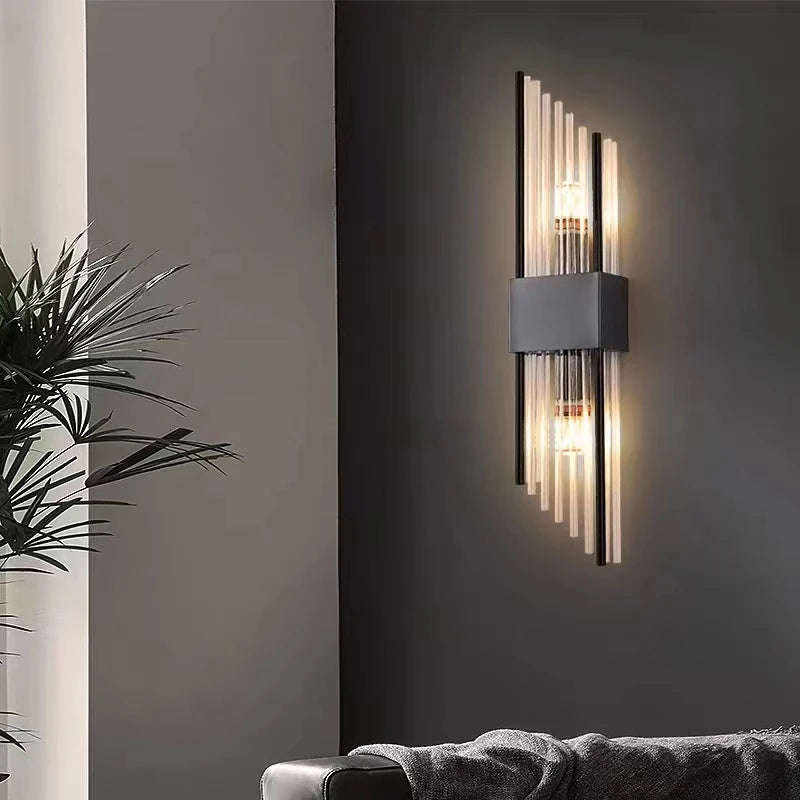 Détail de l'applique murale en acier inoxydable avec abat-jour or