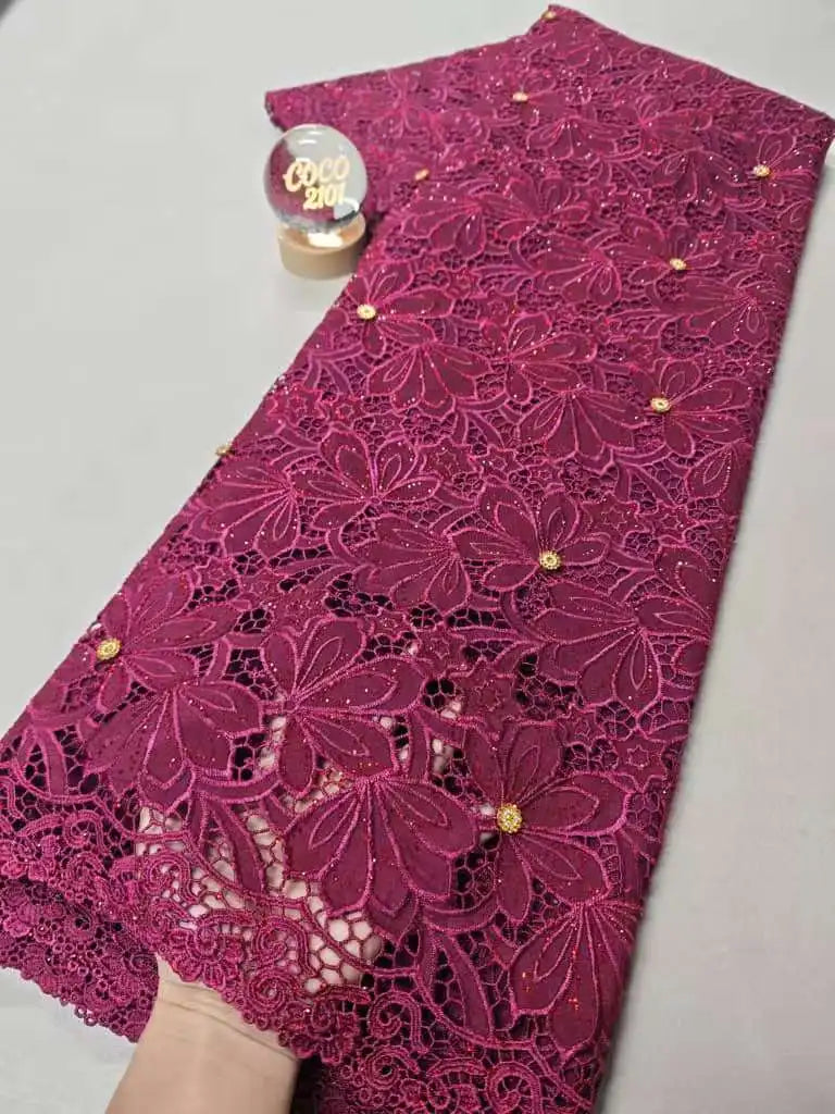 tissu dentelle polyester coton fleurs motifs floraux blanc rose clair noir vert dorées occasion