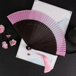 éventail pliant traditionnel vert foncé noir marron clair décoration mariage accessoire fête parfumé chinois