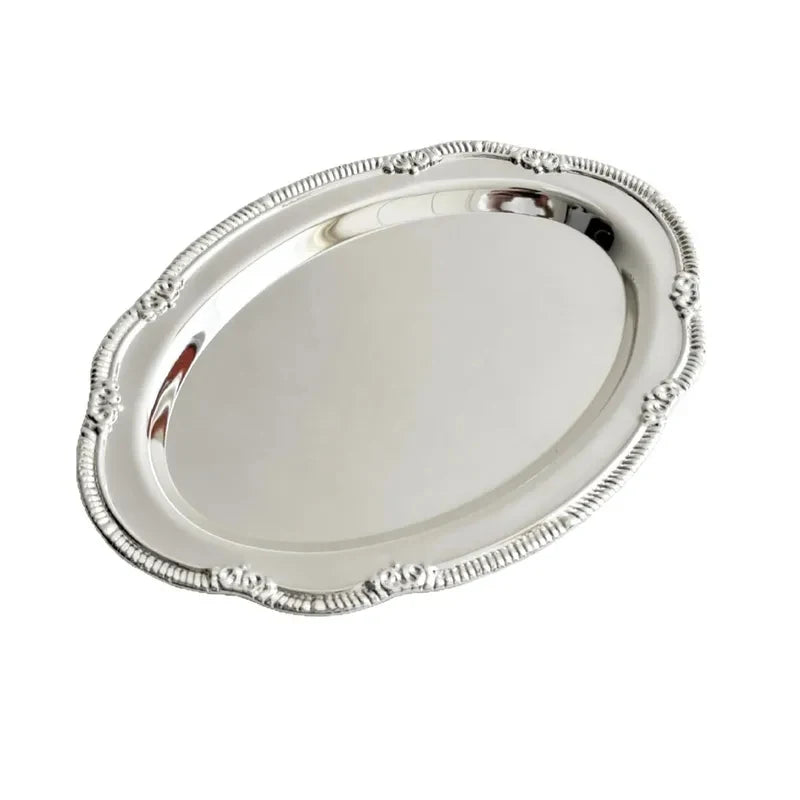 plateau ovale argenté motifs floraux bordures dentelées rangement bijoux dessert élégant classique table manger