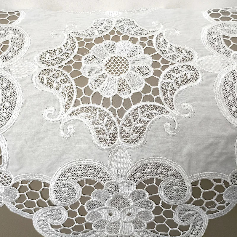 nappe dentelle flore brodée carrée traditionnelle maison fête polyester blanc motifs floraux complexes semi