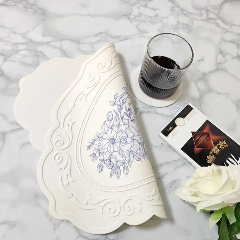 plaque décorative silicone fleurs feuilles classique blanc bleu bordure ornée respectueux environnement tapis table