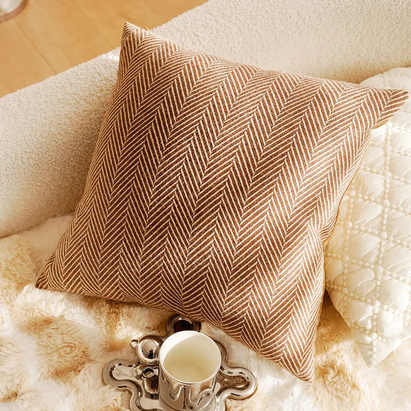coussins patchwork marron beige motifs géométriques imprimé léopard contemporain polyester coton respectueux environnement non