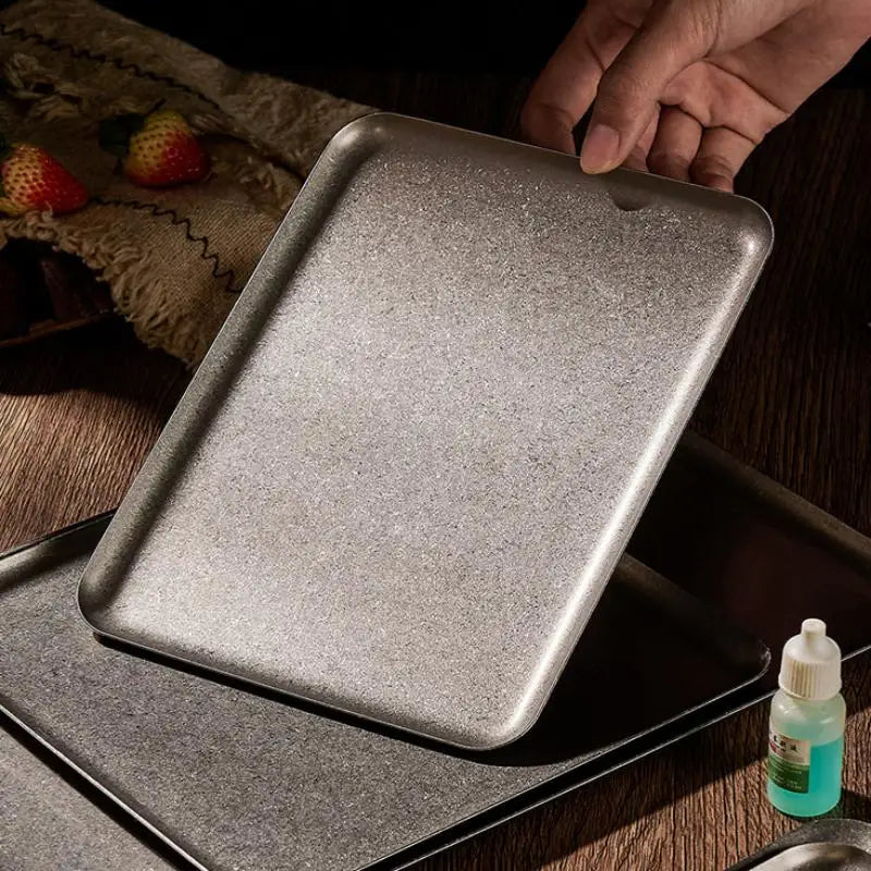 assiettes modernes gris métallisé mat opaques set repas fourchette couteau fruits légumes