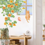 sticker mural dessin animé chat escalade fenêtre fleurs feuilles orange vert jaune rose illustration
