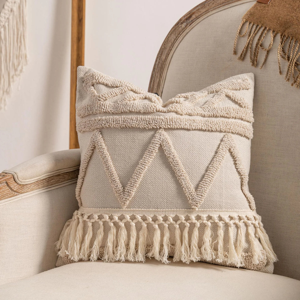 coussins décoratifs bohèmes motifs géométriques blanc cassé franges dentelle