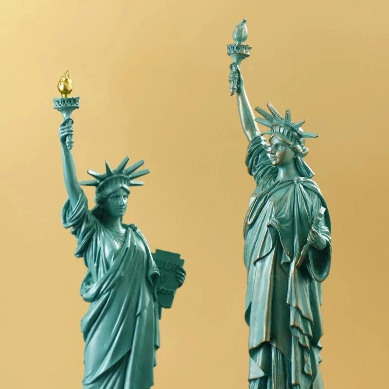 statuette statue liberté résine miniature vert turquois blanc bronze doré base inscription york usa