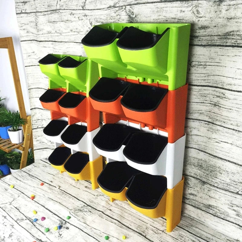 Système jardinage vertical moderne pots différentes tailles plantes fleurs mur orange vert jaune