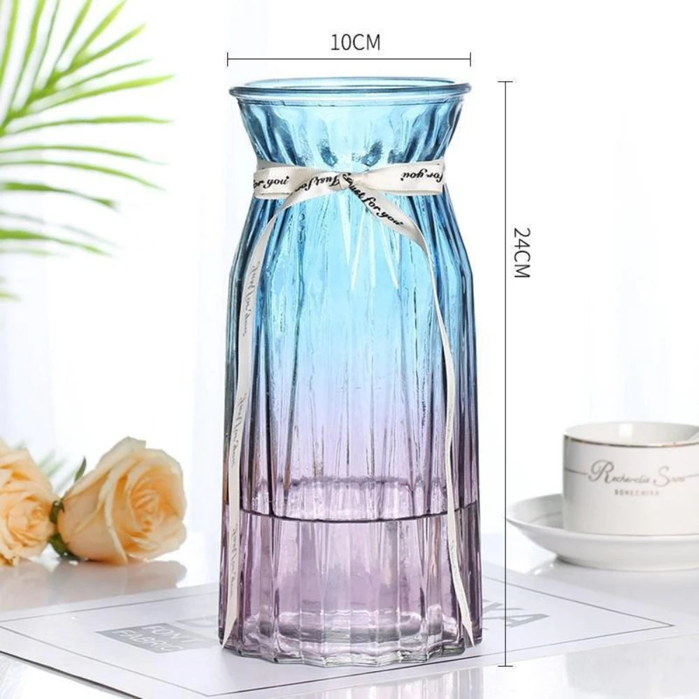 vases modernes élégants couleurs bleu violet rose facettes rayures opaques décoration intérieure arrangement fleurs