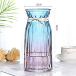 vases modernes élégants couleurs bleu violet rose facettes rayures opaques décoration intérieure arrangement fleurs