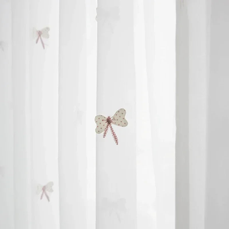 rideau transparent blanc moderne papillons dorés fenêtre salon chambre enfant