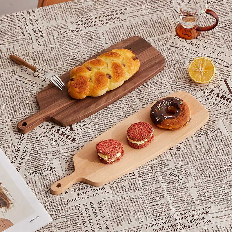 planche découper bois marron grain naturel moderne rustique poignée anneau double face respectueuse environnement