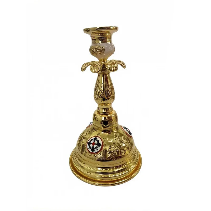 bougeoirs dorés ornements floraux bougies allumées baroque couleur rouge bleu blanc artisanal
