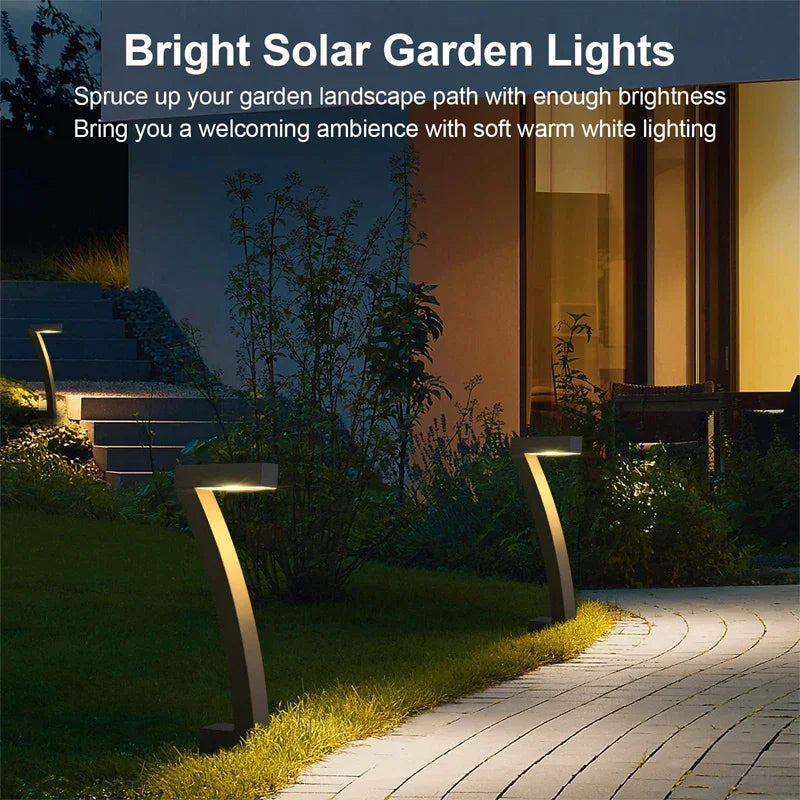 Lampe solaire LED IP65 installée dans une allée