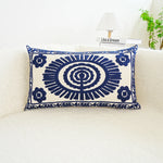 taie d'oreiller brodée motif fleur circulaire blanc bleu décorative traditionnelle maison voiture
