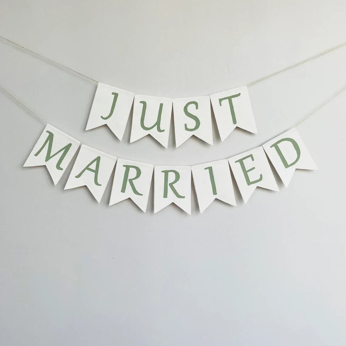 guirlande decorative juste married blanc noir decoration mariage banniere triangulaire lettres imprimées rustic vintage