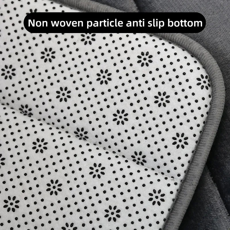 tapis bain doux élastique motif fleurs noires fond blanc moderne gris marron confortable absorbant