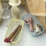 paniers rangement blanc bleu rose jaune maille fine moderne minimaliste sans fixation papeterie