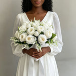 bouquet fleurs artificielles roses blanches vertes mariage blanc voile romantique classique