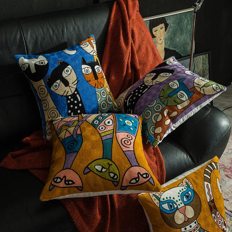 coussin abstrait brodé chats fleurs moderne linge coton bleu orange noir blanc vert marron