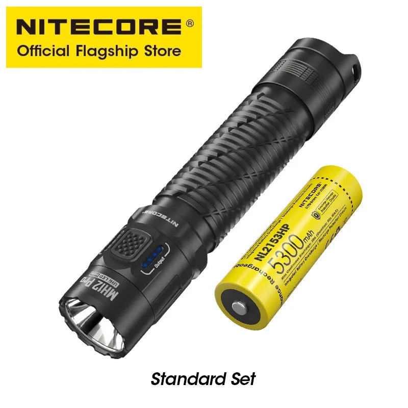 lampe torche noire rechargeable 3300 lumens ip68 anti dérapante compacte