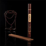bâtonnets d'encens bois agarwood parfum aromatique traditionnel motif montagnes rouge bleu vert