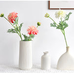 bouquet dahlias rose clair blanc minimaliste décoration intérieure hiver anniversaire noël mariage