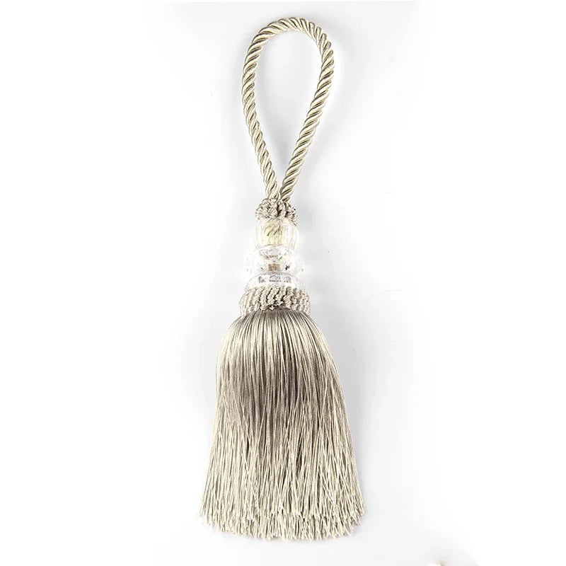 pompon porte élégant brodé couleur beige doré argenté gris blanc textile maison