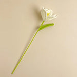 fleurs artificielles tricotées violettes blanches vertes décoration maison saint valentin anniversaire mariage tricot artisanalintérieur