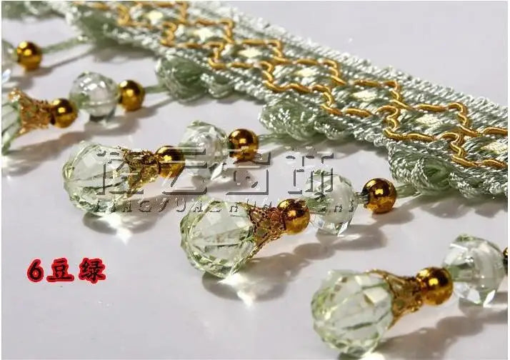 ruban decoratif cristal broderie dorée élégant traditionnel rouge blanc beige gris vert