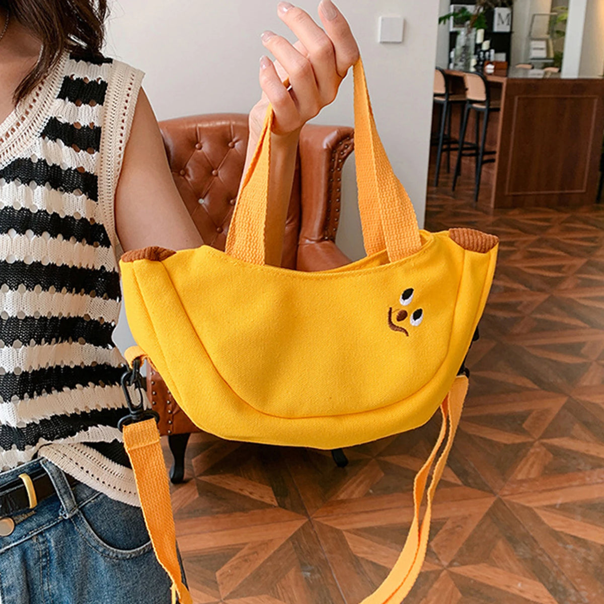 sac bandoulière toile jaune moderne sourire brodé poignée détachable casual