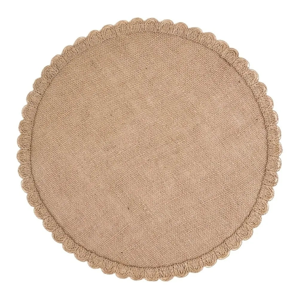 serviettes table rustiques beige texture tissée bordure dentelée assiettes fourchettes couteaux bougies roses graines