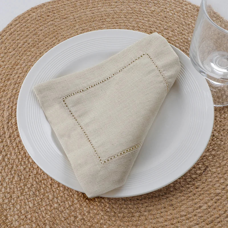 serviettes cocktail blanc classique bordure brodée réutilisables table restaurant 15x15cm pack 6pcs