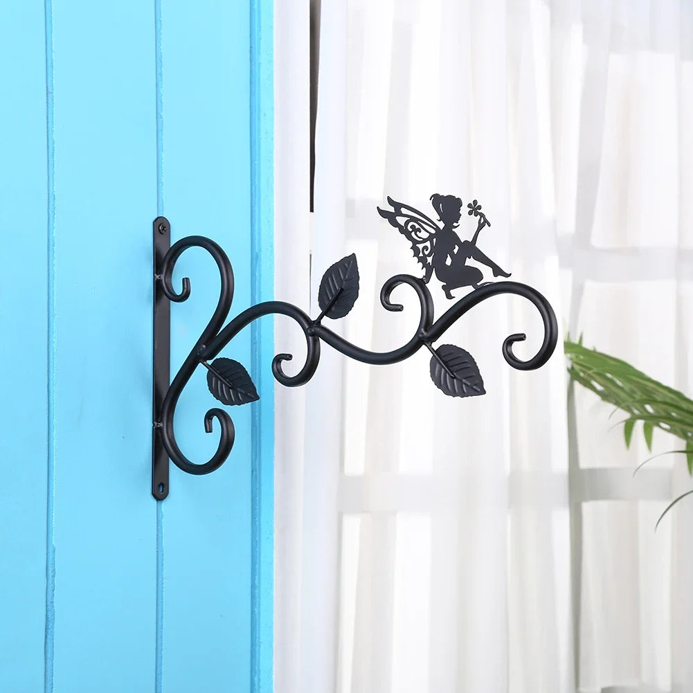 Pot de fleurs suspendu sur support mural en métal gris clair