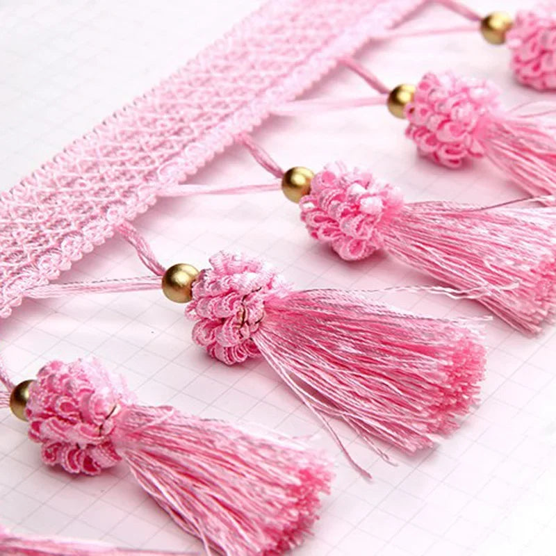 ruban pompons tissus rouge marron gris violet rose doré traditionnel décoratif
