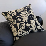 housse coussin carré brodé motif feuilles vertes tissu velours nordique décoration maison sofa living