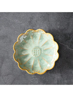 assiettes bijoux rose bleu vert rayures concentriques bordure dorée moderne élégantes rangement exposition