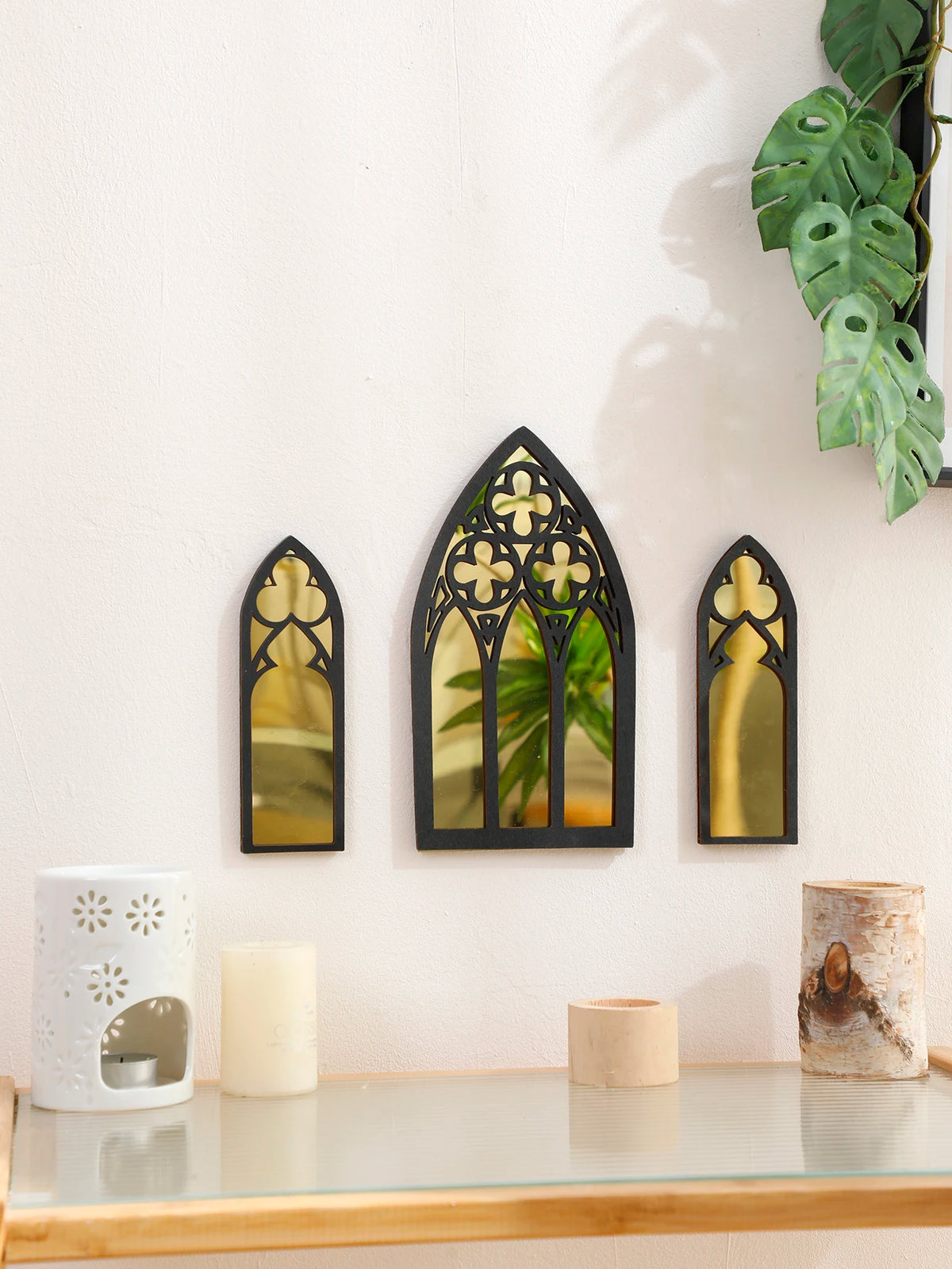 miroir mural gothique ajouré bois noir décor maison bohème décoration intérieure aesthetics chambre