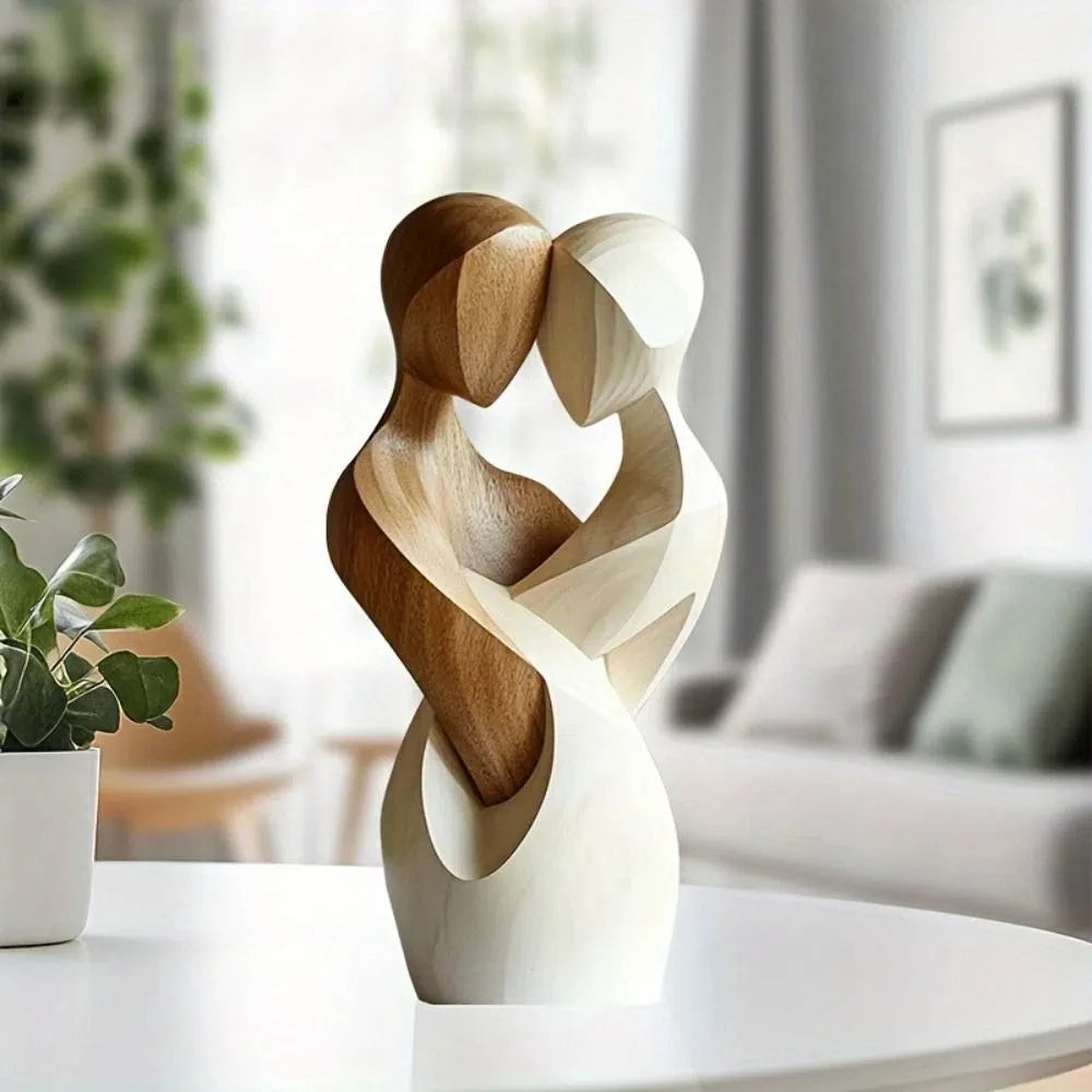 statue décorative couple enlacé bois marron clair moderne minimaliste 20cm hauteur 18cm largeur lignes