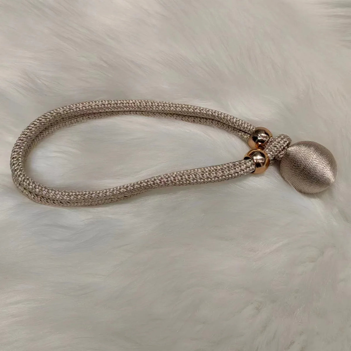 accessoires rideau tissu polyester cordon tressé couleur beige doré moderne fixations billes dorées